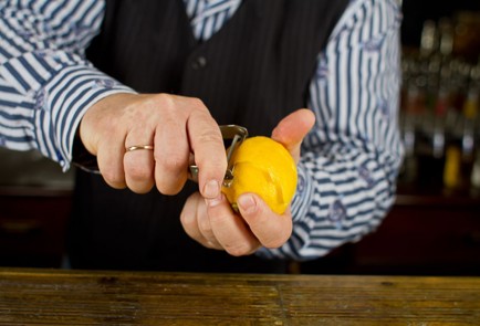 Фото шага рецепта Сазерак 35380 шаг 7  