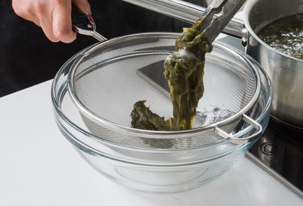 Фото шага рецепта Щавель с блинами 152474 шаг 2  