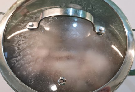 Фото шага рецепта Щи из курицы и индейки с щавелем и крапивой 152775 шаг 6  