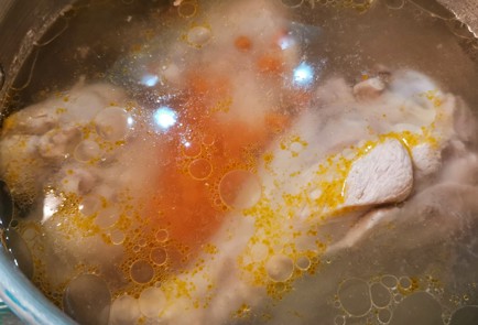 Фото шага рецепта Щи из курицы и индейки с щавелем и крапивой 152775 шаг 7  