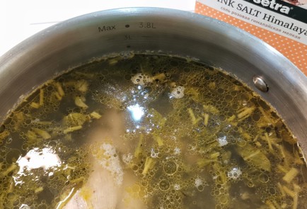 Фото шага рецепта Щи из курицы и индейки с щавелем и крапивой 152775 шаг 9  