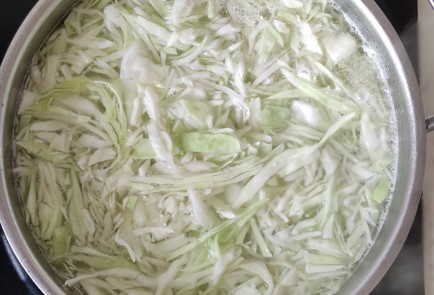 Фото шага рецепта Щи из свежей капусты 174627 шаг 4  