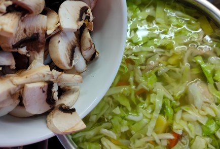 Фото шага рецепта Щи куриные с грибами 174951 шаг 17  