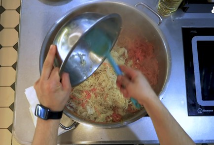 Фото шага рецепта Щи с беконом 152069 шаг 10  