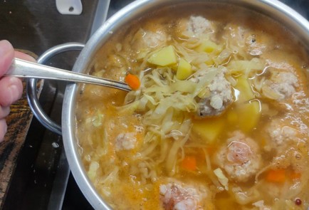 Фото шага рецепта Щи с фрикадельками 175624 шаг 16  