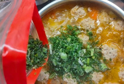 Фото шага рецепта Щи с фрикадельками 175624 шаг 17  