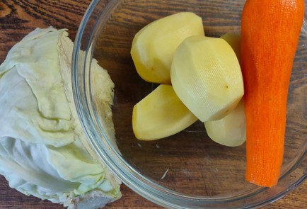 Фото шага рецепта Щи с фрикадельками 175624 шаг 2  