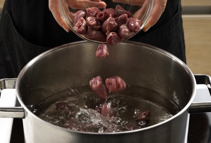 Фото шага рецепта Щи с куриными сердечками 152827 шаг 3  