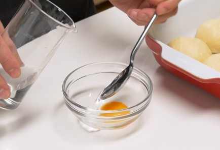 Фото шага рецепта Сдобные булочки 140057 шаг 9  