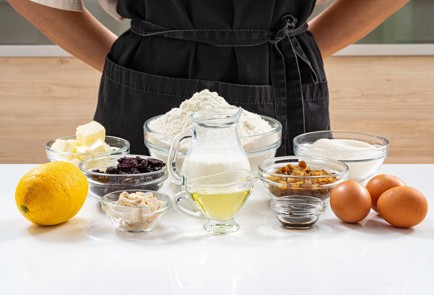 Фото шага рецепта Сдобные куличи 188910 шаг 1  