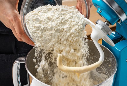 Фото шага рецепта Сдобные куличи 188910 шаг 6  