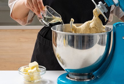 Фото шага рецепта Сдобные куличи 188910 шаг 7  