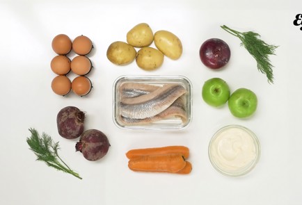 Фото шага рецепта Селедка под шубой 139942 шаг 1  