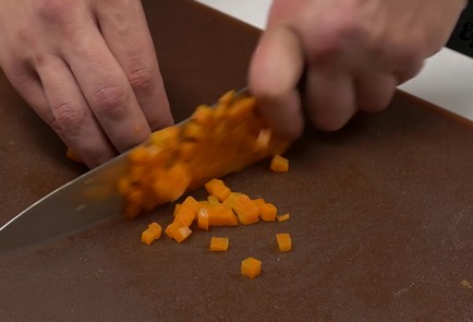 Фото шага рецепта Селедка под шубой 139942 шаг 6  