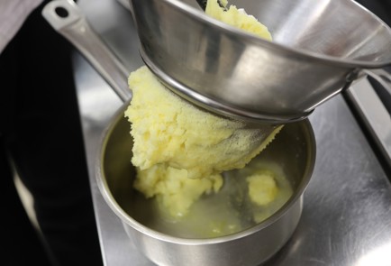 Фото шага рецепта Сельдь с картофелем луком и свеклой податски 137965 шаг 3