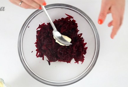 Фото шага рецепта Селедка под шубой 52358 шаг 6  