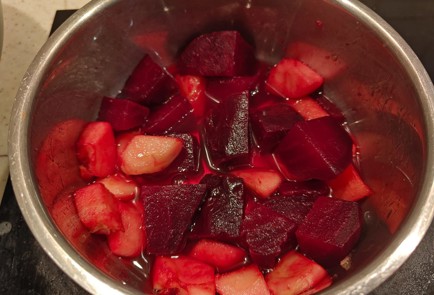 Фото шага рецепта Селедка под шубой с яблочным соусом 176166 шаг 10  