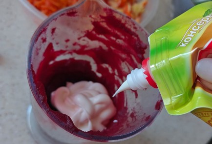 Фото шага рецепта Селедка под шубой с яблочным соусом 176166 шаг 12  