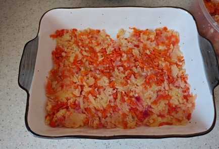 Фото шага рецепта Селедка под шубой с яблочным соусом 176166 шаг 13  