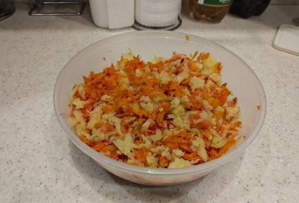 Фото шага рецепта Селедка под шубой с яблочным соусом 176166 шаг 4  