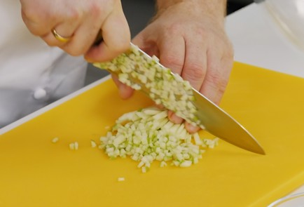 Фото шага рецепта Селедка под шубой с яблоком 91559 шаг 1  