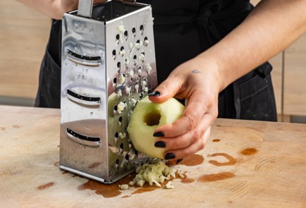 Фото шага рецепта Селедка под шубой слоями 187807 шаг 6  