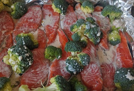 Фото шага рецепта Семга с брокколи в сливках 189491 шаг 10  