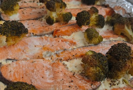 Фото шага рецепта Семга с брокколи в сливках 189491 шаг 11  