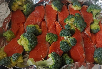 Фото шага рецепта Семга с брокколи в сливках 189491 шаг 5  