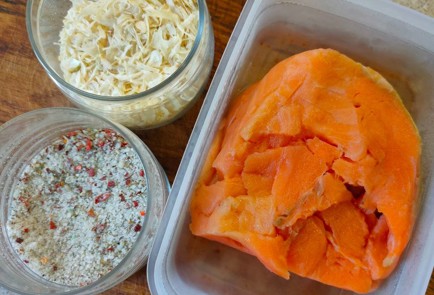 Фото шага рецепта Семга в сметанном соусе 191369 шаг 1  