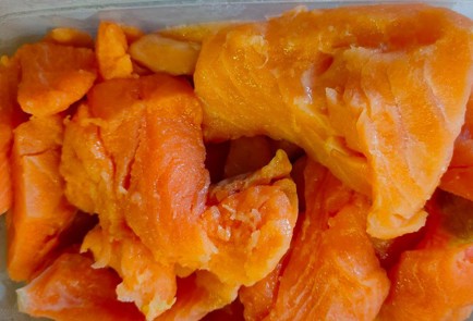 Фото шага рецепта Семга в сметанном соусе 191369 шаг 2  