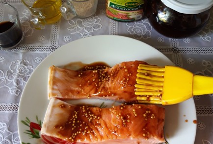 Фото шага рецепта Семга в медовой глазури 139028 шаг 3  