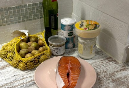 Фото шага рецепта Семга запеченная с молодым картофелем 175251 шаг 1  