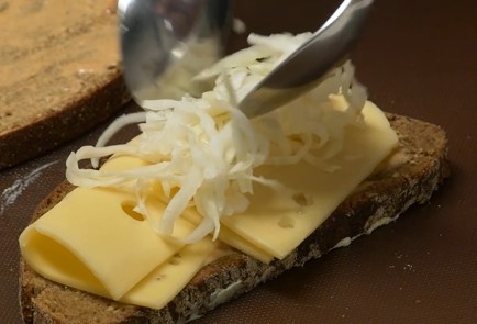 Фото шага рецепта Сэндвич Рубен 140069 шаг 7  