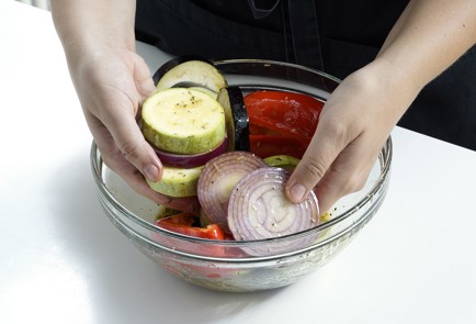 Фото шага рецепта Сэндвич с овощами гриль 152645 шаг 9