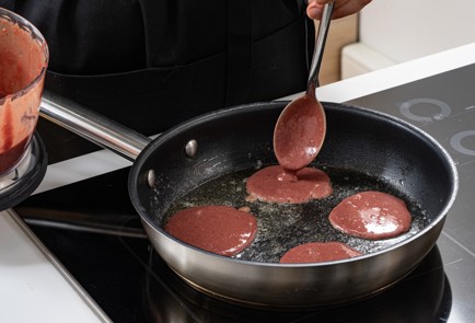 Фото шага рецепта Сэндвич с печенью и дзадзики 175901 шаг 6  