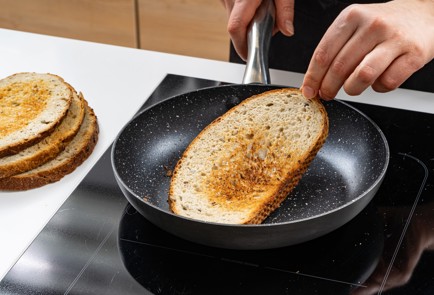 Фото шага рецепта Сэндвич с печенью и дзадзики 175901 шаг 8  