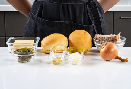 Фото шага рецепта Сэндвич с рваной свининой 191065 шаг 1  