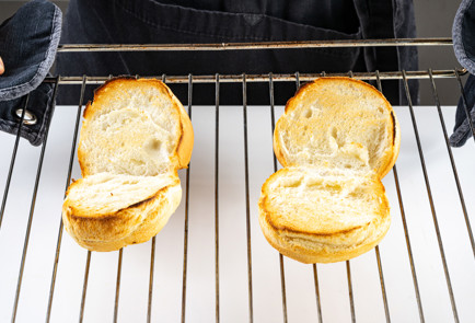 Фото шага рецепта Сэндвич с рваной свининой 191065 шаг 7  