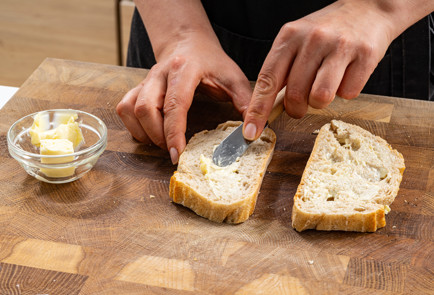 Фото шага рецепта Сэндвич с ветчиной и сыром в аэрогриле 189333 шаг 4