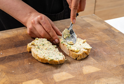 Фото шага рецепта Сэндвич с ветчиной и сыром в аэрогриле 189333 шаг 6