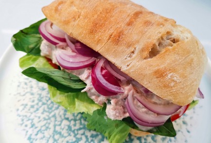 Фото шага рецепта Сэндвич с тунцом 189881 шаг 12  