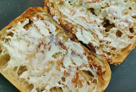 Фото шага рецепта Сэндвич с тунцом 189881 шаг 2  