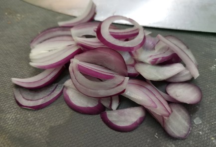 Фото шага рецепта Сэндвич с тунцом 189881 шаг 3  