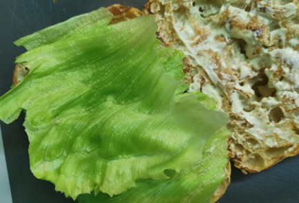 Фото шага рецепта Сэндвич с тунцом 189881 шаг 4  