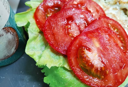 Фото шага рецепта Сэндвич с тунцом 189881 шаг 5  