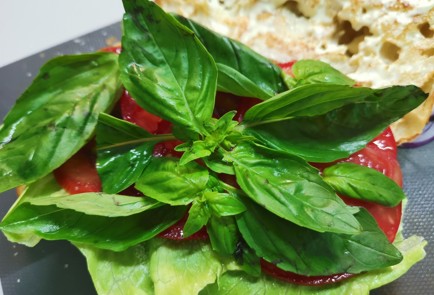 Фото шага рецепта Сэндвич с тунцом 189881 шаг 6  