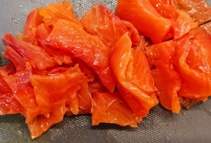 Фото шага рецепта Сэндвич с яйцами пашот авокадо и семгой 152091 шаг 7  