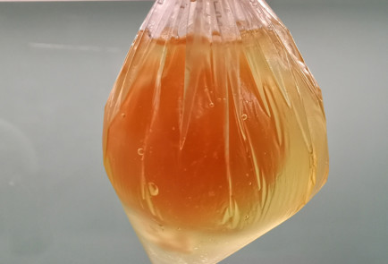 Фото шага рецепта Сэндвич с яйцами пашот авокадо и семгой 152091 шаг 8  