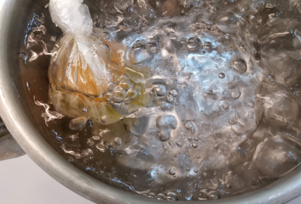 Фото шага рецепта Сэндвич с яйцами пашот авокадо и семгой 152091 шаг 9  